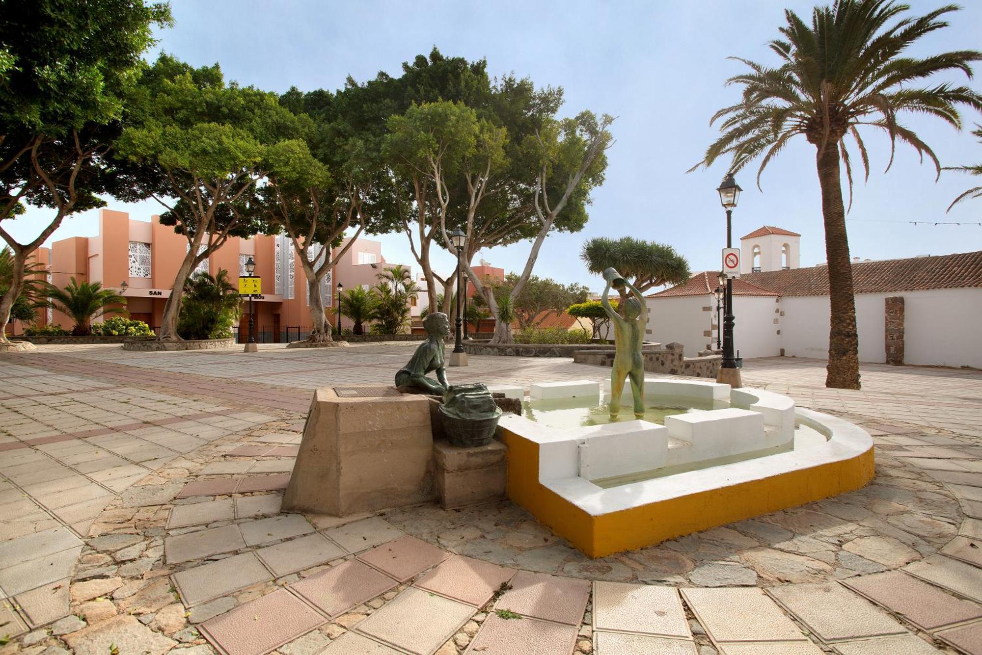Casa Plaza San Nicolas De Bari Sardina Екстер'єр фото