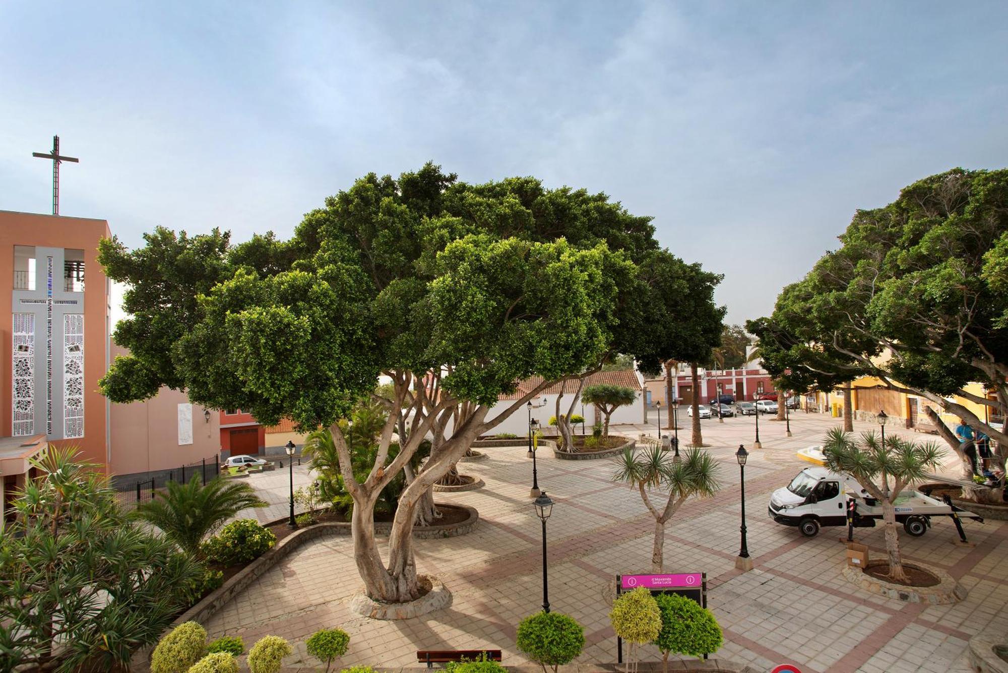 Casa Plaza San Nicolas De Bari Sardina Екстер'єр фото